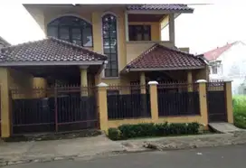 Di Jual rumah 2 lantai di daerah BSD Serpong
