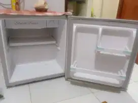 DIJUAL KULKAS / LEMARI ES PORTABLE SANKEN