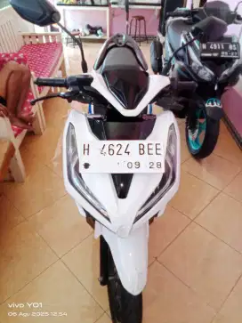 dijual motor Honda Vario 125cc THN 2018 warna white blue