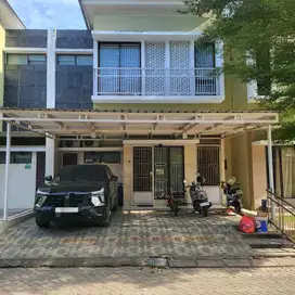 RUMAH 2 LANTAI DI WATER FRONT