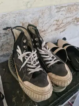 Sepatu Sneakers Elfamous