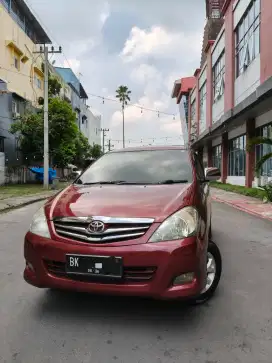 Innova 2.0 V A/T 2005