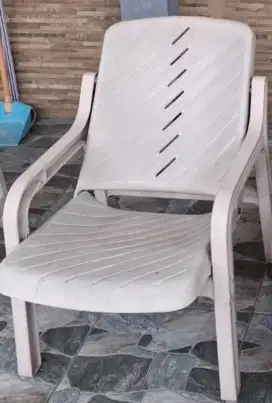 Kursi Sender Plastik Lengan
