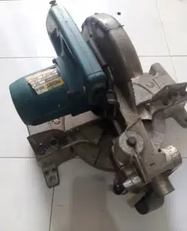 Mesin potong alminium