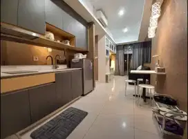 Dijual apartemen 3 BR Full Furnished Lantai Rendah di Taman Anggrek