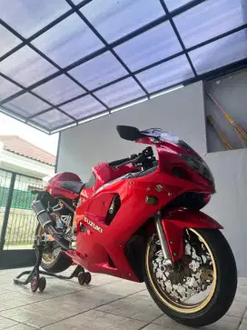 Suzuki GSX 600 GSXR 600