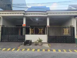RUMAH DI LOKASI STRATEGIS COCOK BUAT USAHA