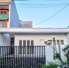 Rumah Second habis renov siap Huni Wiyung Praja Minimalis 1 Lantai