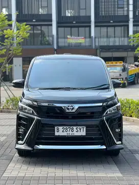 TOYOTA VOXY 2.0 AT 2018 HITAM