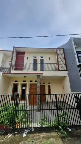 Rumah 2 Lt SHM 13 Menit ke Depok Town Square Dibantu KPR J-32954