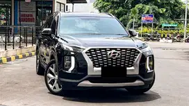 Hyundai Palisade 2.2L Signature 2WD Diesel AT Black on red interior