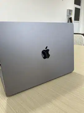 Macbook Air M2 Space Grey 13” Like New
