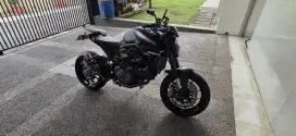 Ducati monster 937
