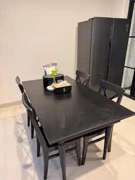 Meja makan IKEA