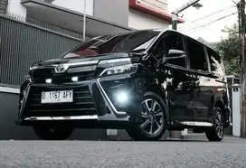 Toyota VOXY 2.0 AT 2017 LowKM 97rb, SDH POWER BACK DOOR, ISTIMEWA BDG