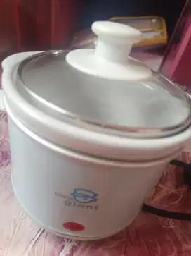 Slow cooker. litle giant