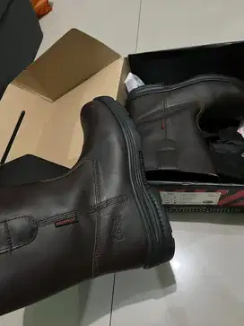 Safety boot black rhino size 43
