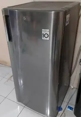 Kulkas 1 pintu warna silver