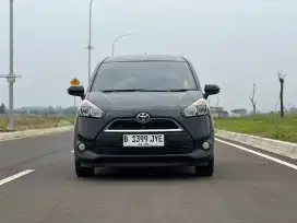 TOYOTA SIENTA V KREDIT DP MINIM