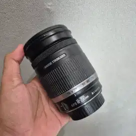 Lensa canon 18-200 is normal