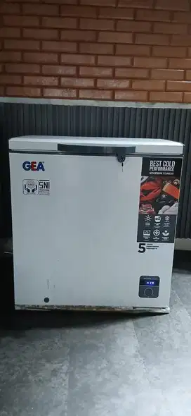 DIJUAL FREEZER GEA 210L