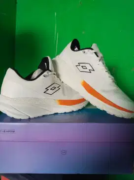 JUAL SEPATU MERK LOTTo