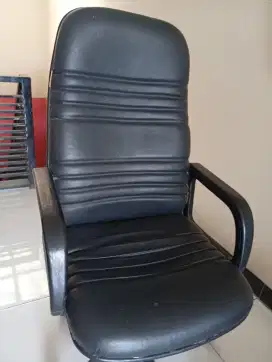 KURSI KERJA KANTOR