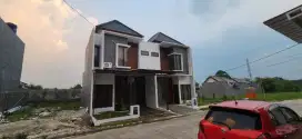 Disewakan per tahun / rumah 2 lantai diperumahan cassaamala laladon