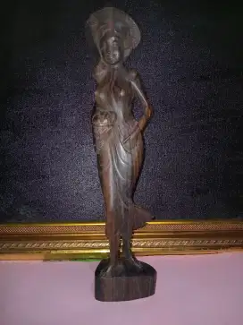 Patung kayu wanita Bali 2