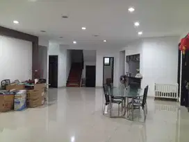 Jual cepat rumah di Taman Kedoya Baru, luas 500 meter