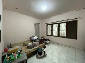 Rumah 2,5 Lantai di dekat PRJ Kemayoran