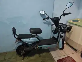 SEPEDA LISTRIK UWINFLY DF 2 ISTIMEWA