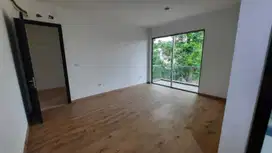 Sewa Rumah Golf Island PIK Uk. 8x20 Halaman Luas 3 kamar 185juta