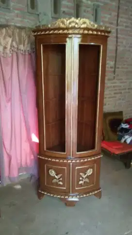 Almari hias sudut kayu jati