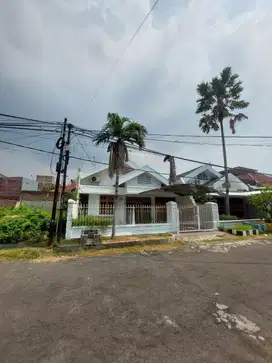 JUAL CEPAT MURAH DHARMAHUSADA INDAH UTARA LUAS 200 HARGA 3M MURAH SHM