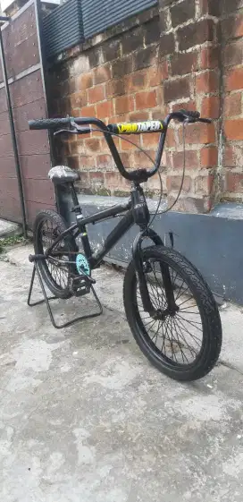 Sepeda bmx ukuran 20