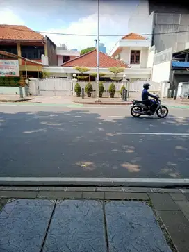 Rumah Area Komersil di Jalan Raya Suryo Senopati Keb Baru Jakarta