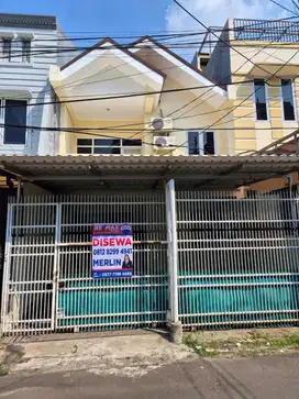 Disewakan Rumah Taman Kedoya Baru 2 Lantai 6x10 3KT Semi Furnished