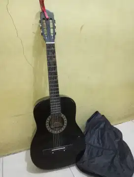 Gitar Mahogani MG010BK Hitam
