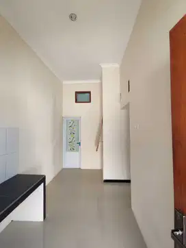 RUMAH PESAN BANGUN DI KARTASURA HADAP TIMUR SEJUK LINGKUNGAN NYAMAN