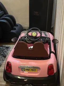 Mobil aki anak perempuan