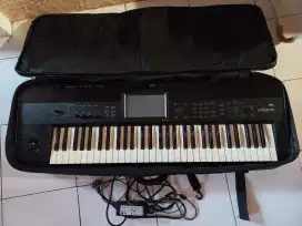 Keyboard merk korg krome 61 synthesizer plus gigbag tebal