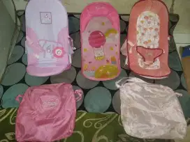 Bouncer lipat anak dan baby bath masih new yaa edisi cuci gudang