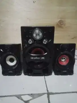 Speaker blouthoot Niko slank