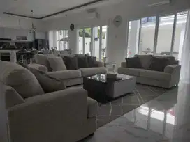 Disewakan rumah mewa dengan pool, cluster BGH sentul city