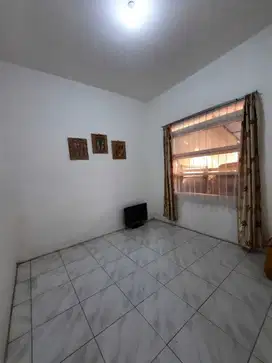 Disewakan Rumah Siap Huni Semi Furnished di Taman Holis Indah