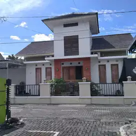 Rumah Mewah Dengan Desain Minimalis Di Perumahan Niten Asri Dekat Budi