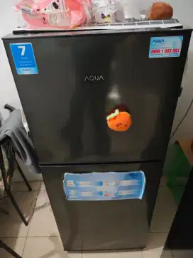 Kulkas aqua japan