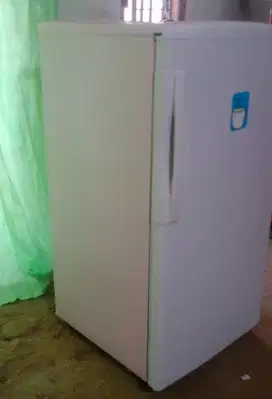 Kulkas 1 Pintu FUJITEG.Mesin original pabrik belum pernah rusak.
