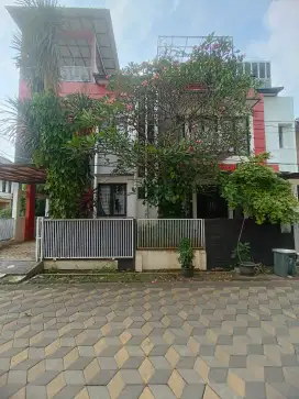 Dijual rumah mewah 3 lt di bintaro sektor 4